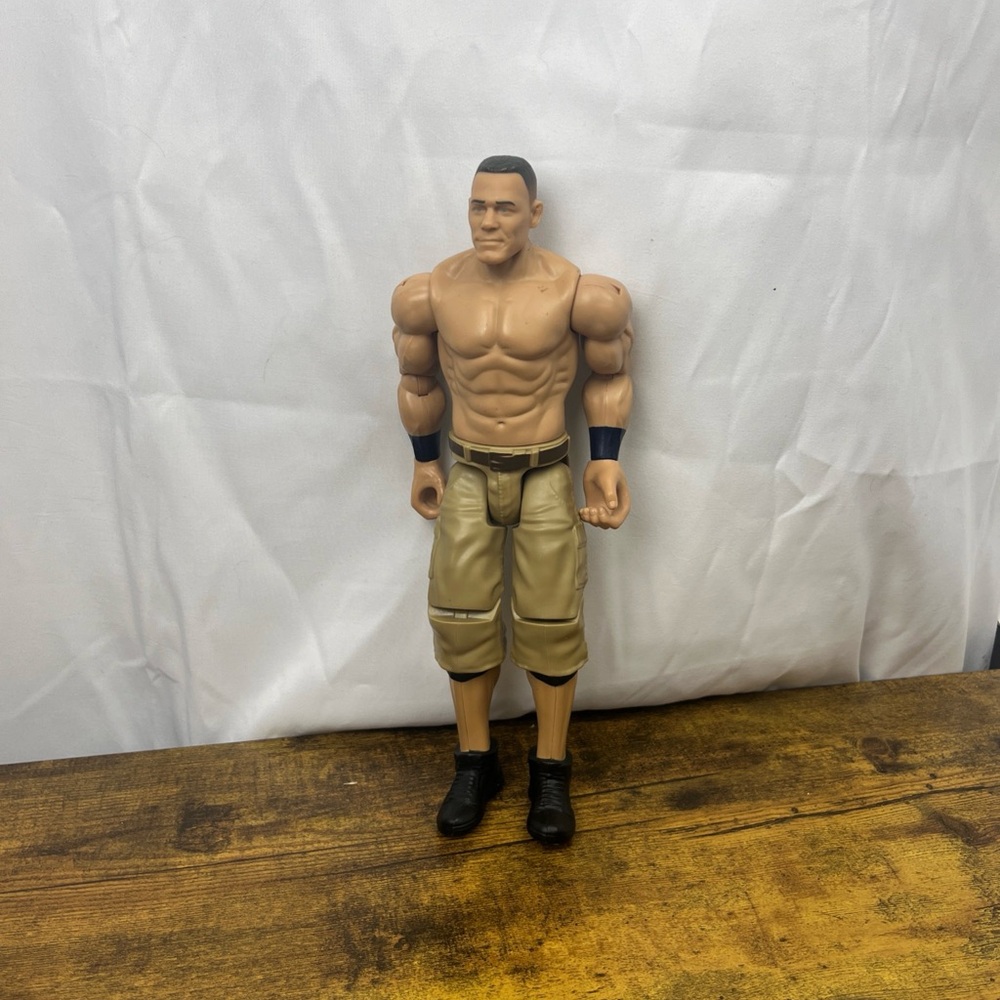 Mattel Men's Beige Cargo Shorts